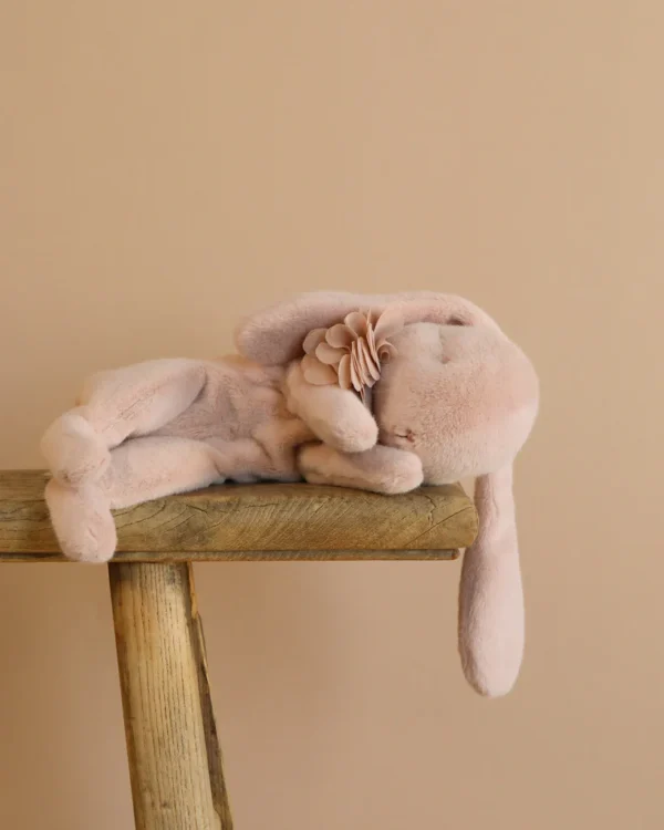 Conejito rosa dormido Maileg - Imagen 3