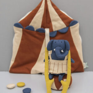 Elefante y su circo de Trixie