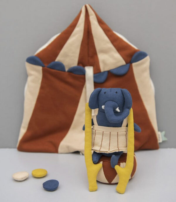 Elefante y su circo de Trixie